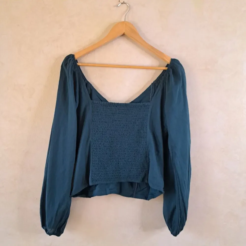NWT ABERCROMBIE & FITCH Ruched V-Neck Puff Sleeve Smocked Cotton Top large Teal